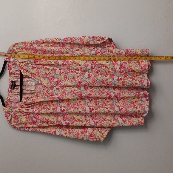 Jones New York size 2X women's colorful floral pull-on blouse. - Picture 13 of 16
